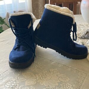 Womens SQL lined cold weather boots